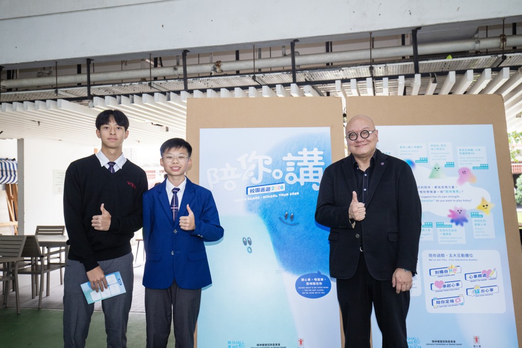 （右）吳少文副校長、（中）曾浩霖同學、（左）吳瀚維同學於互動攤位合照。
