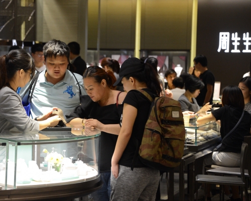本港2月零售額跌10.1%  資料圖片