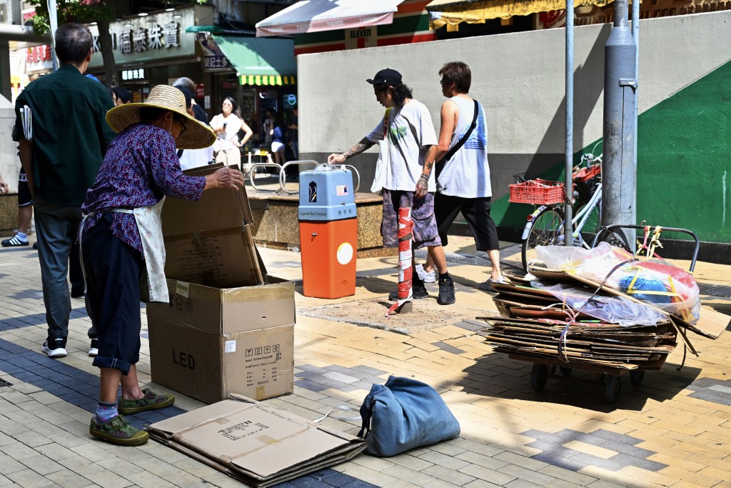 星島問卷調查顯示，市民對社會福利、醫療等政策較為不滿。
