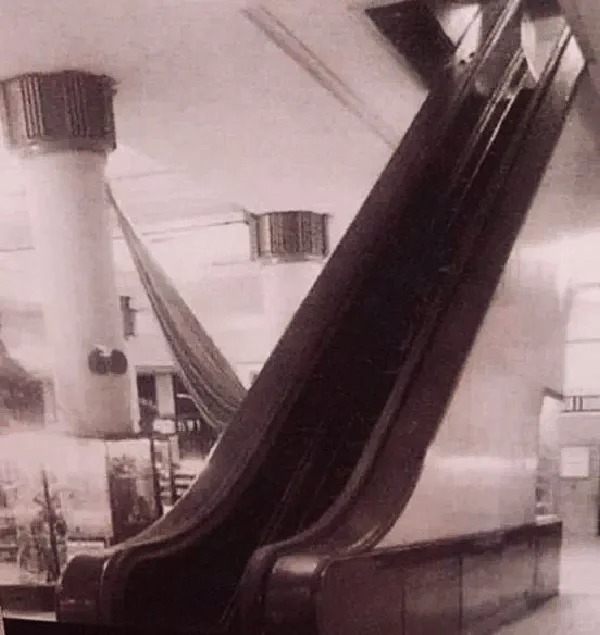 上海大新引入遠東首兩座扶手電梯成為生招牌。抖音＠橫馬路 豎馬路