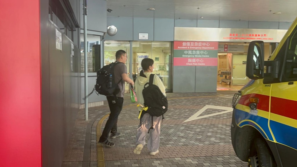 同行的一名男子亦報稱頭痛。