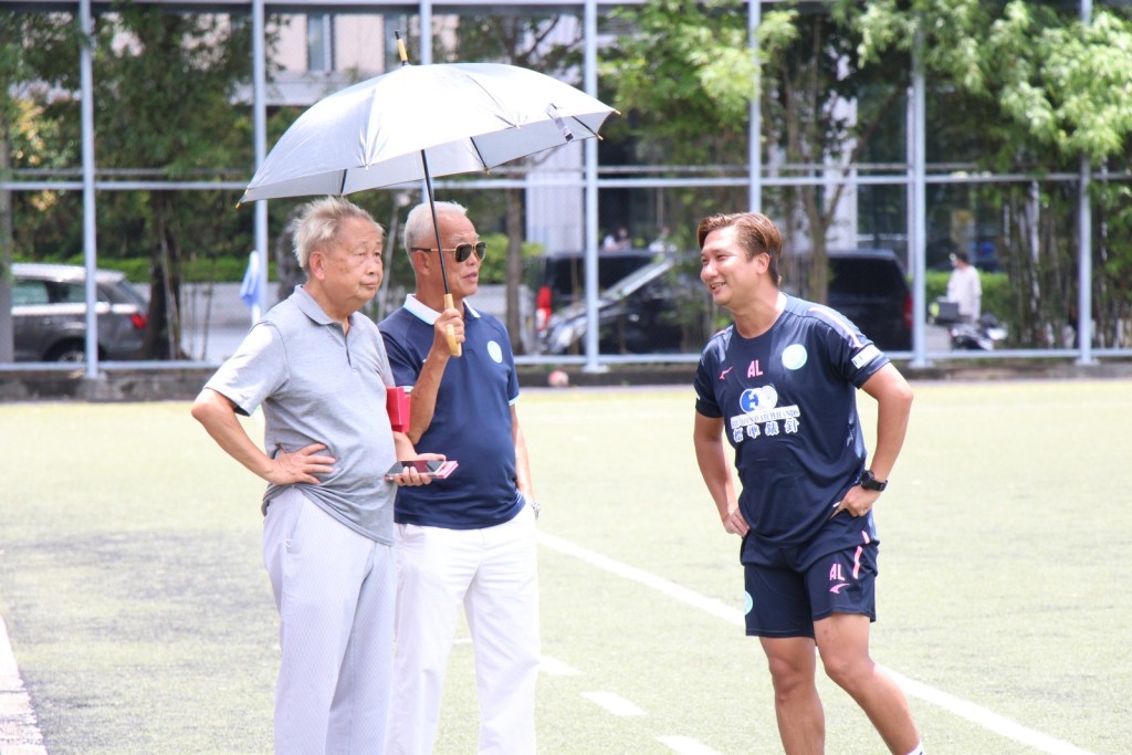 李輝立(左)對流浪今季充滿憧憬，揚言以聯賽前四和足總盃冠軍為目標。