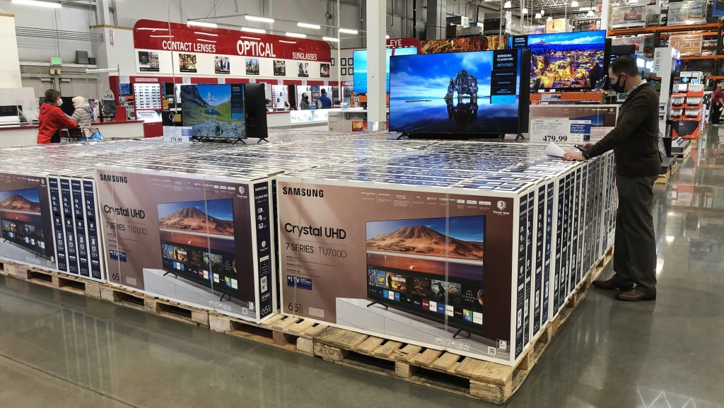Costco貨品種類繁多，也有賣電視電器。 美聯社