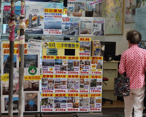 香港樓價及租金高企令市民難以負擔。資料圖片