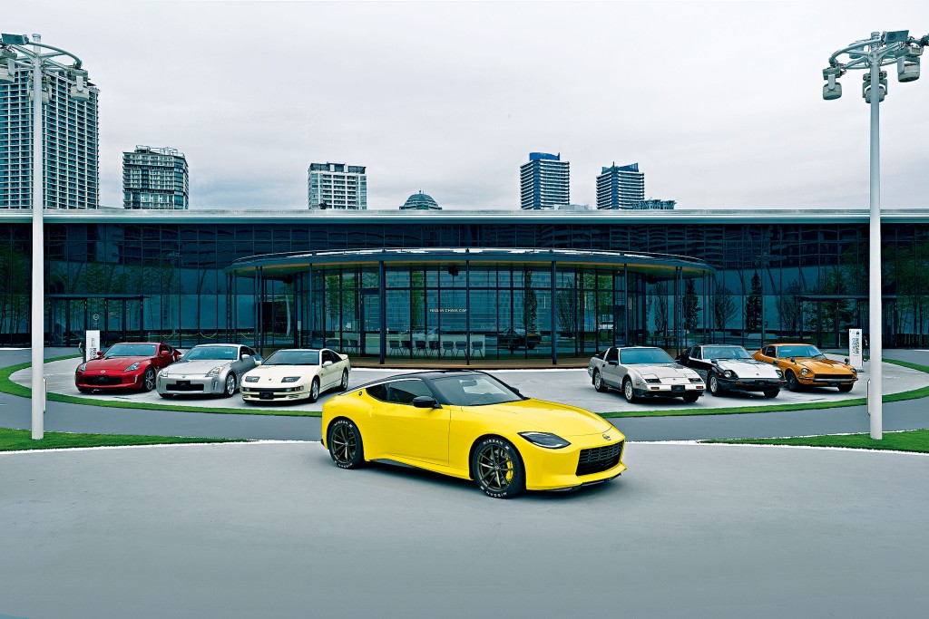 日產Z Proto雖然是概念車，但內外完成度極高，外形參照初代240Z及上世紀八十年代300ZX設計，車廂配套數碼化，V6雙Turbo引擎配6速手波後驅，馬力預計可達400ps水平。
