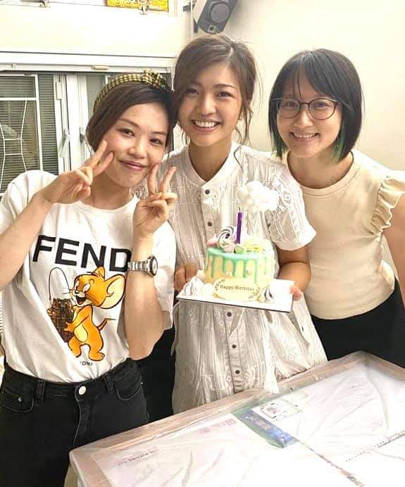 邱芷微喺10 月 11 日 過咗個「驚險」嘅33歲生日,好彩有朋友送上祝福。