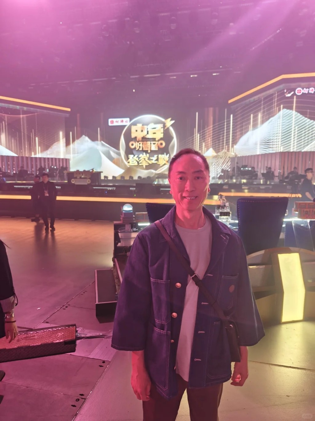 鄔友正和老婆翁嘉穗入場睇《中3》決賽。 鄔友正和老婆翁嘉穗入場睇《中3》決賽。