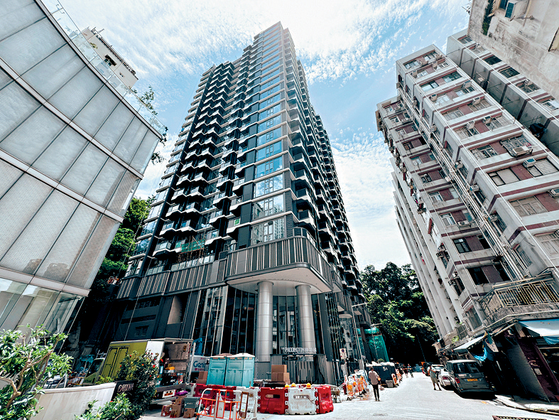 长沙湾晓柏峰，昨日进行新一轮销售，市场称售出8伙，成绩不俗。