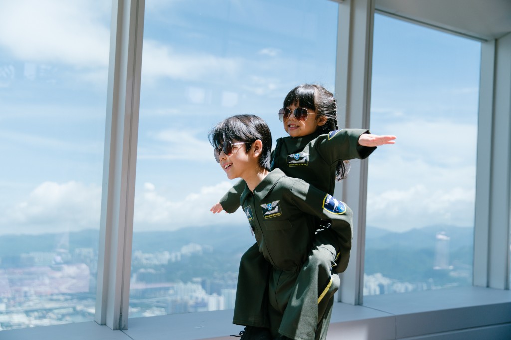 ■來讓小朋友做一個小小調酒師，或者當個機師也不錯！