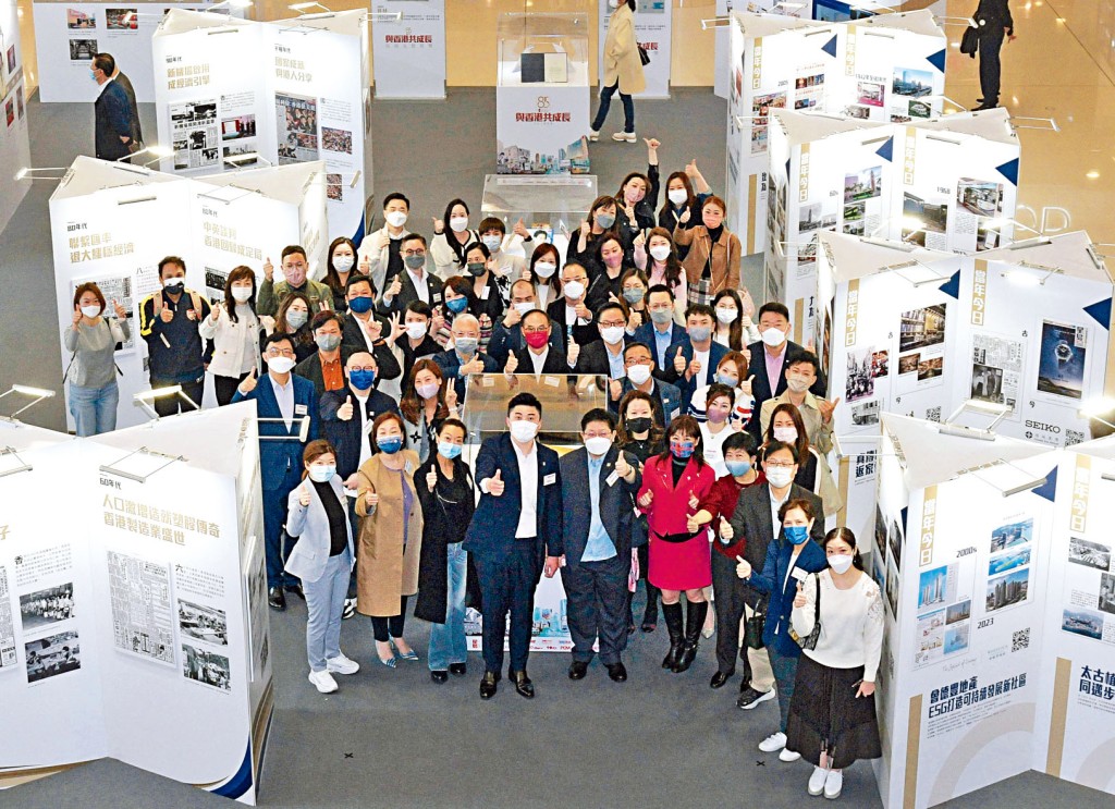 星島新聞集團管理層與嘉賓為星島85周年巡迴主題展覽主持啟動儀式，為一系列85周年慶祝活動打響頭炮。