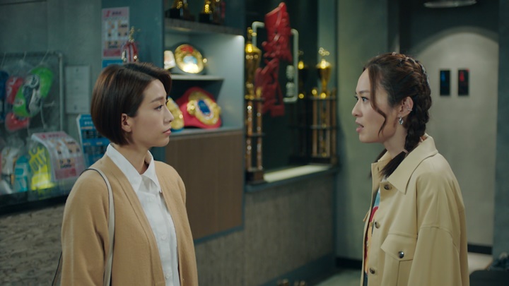 成日發脾氣鬧人。