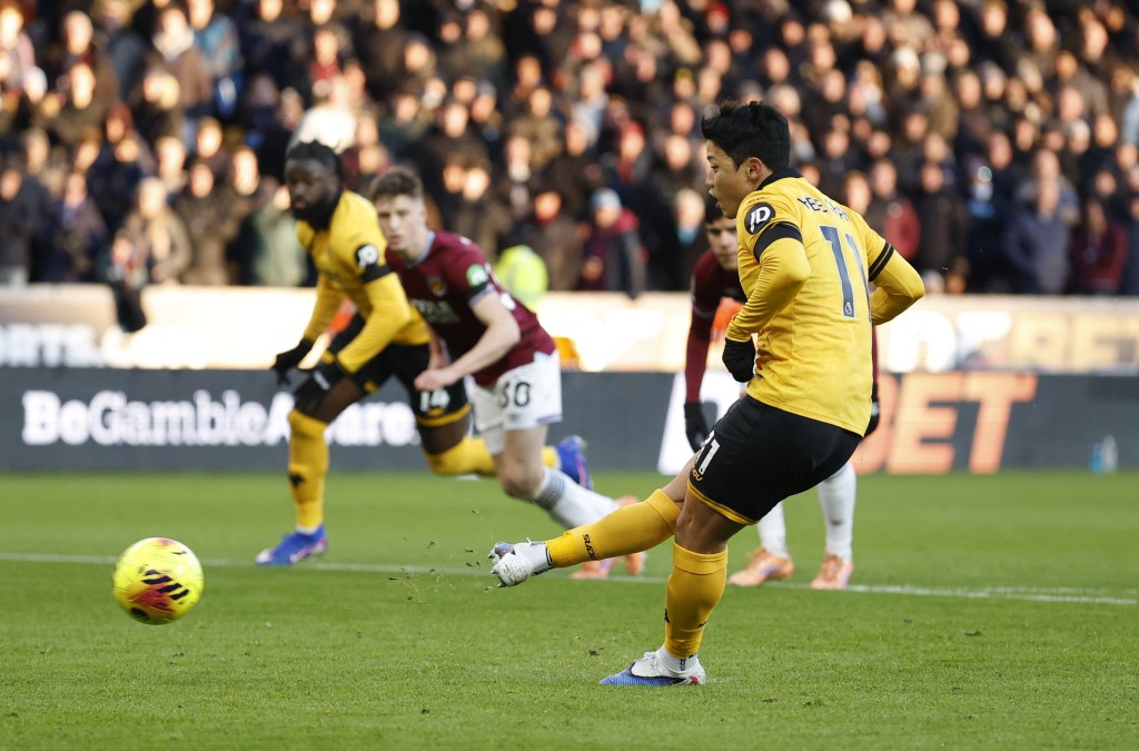 黄喜灿传射建功。路透社