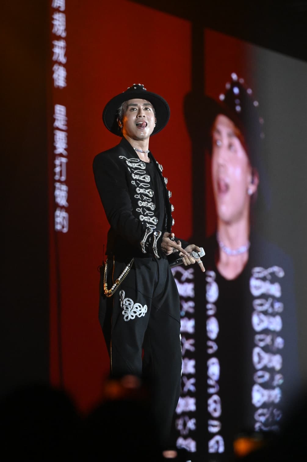 AK玩到伸晒脷。 AK玩到伸晒脷。