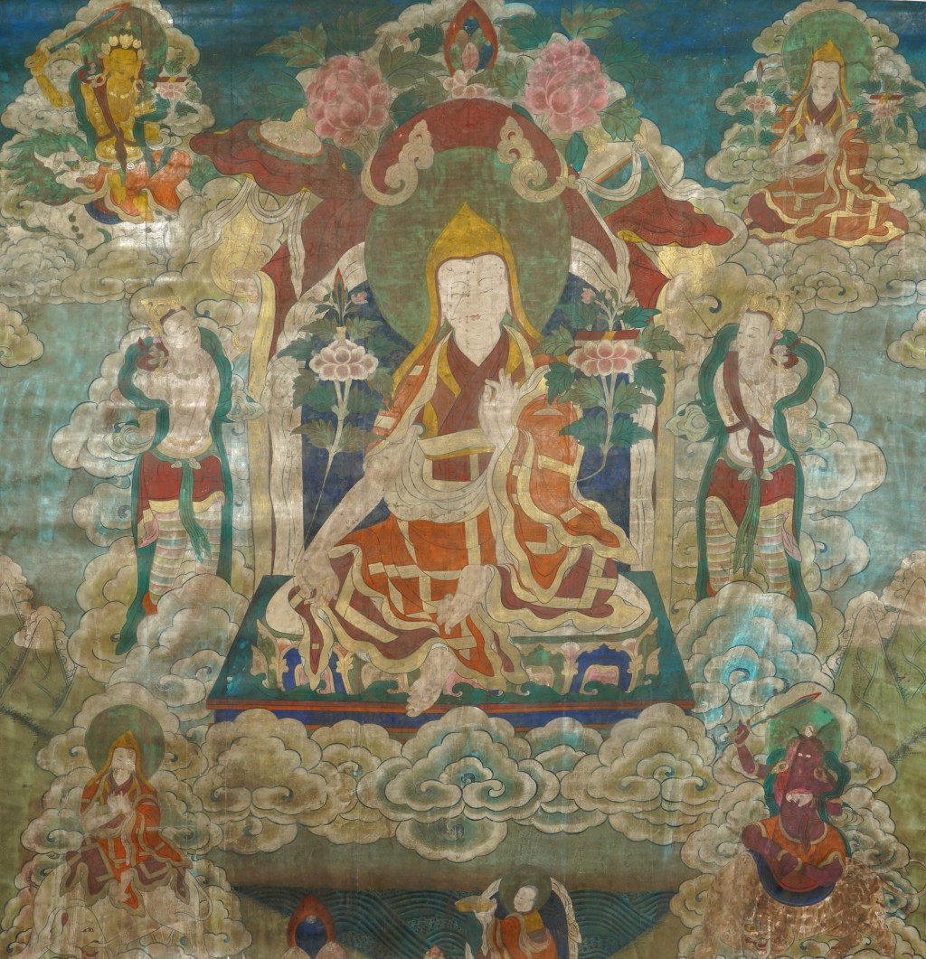《宗喀巴大師至尊五見》,畫成於19世紀青海安多,上面有塗有金粉。宗喀巴為藏傳格魯派(或稱黃教)創始人,影響深遠。 《宗喀巴大師至尊五見》,畫成於19世紀青海安多,上面有塗有金粉。宗喀巴為藏傳格魯派(或稱黃教)創始人,影響深遠。