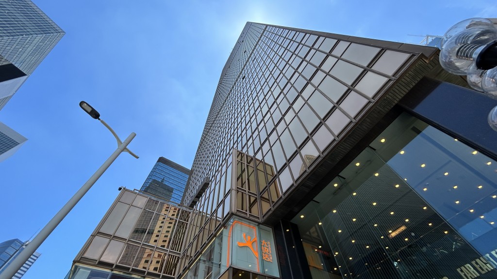 金鐘遠東金融中心47樓3及4室,由耀才證券以1.1188億承接。 金鐘遠東金融中心47樓3及4室,由耀才證券以1.1188億承接。