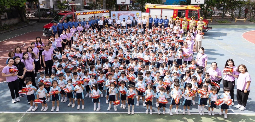 蔡若蓮指消防處就擬定緊急疏散計劃，向學校提供具體指引，並安排防火講座。 網上圖片