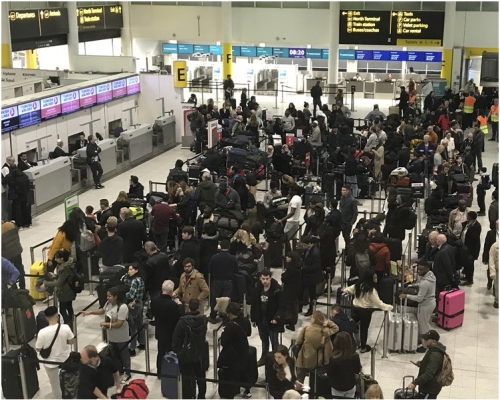 機場一度要關關閉36小時現已重開。AP 