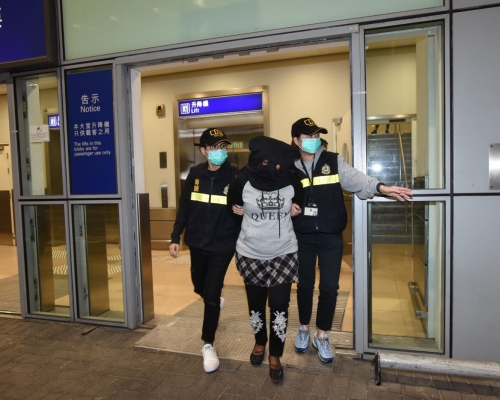 警方拘捕一名43歲女子。