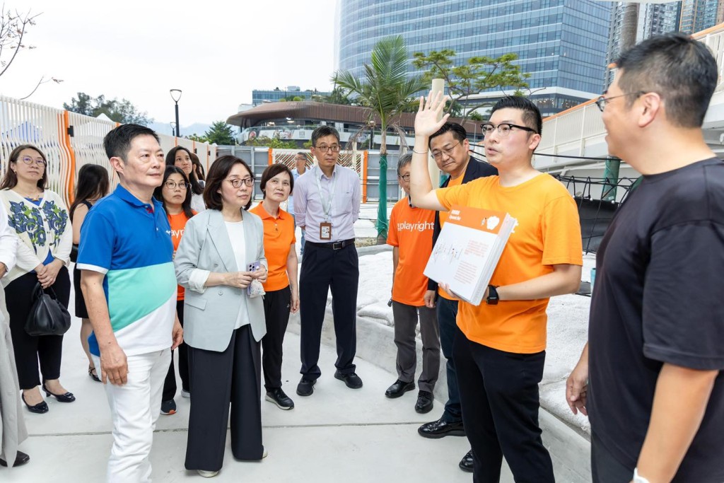 甯漢豪今日聯同海濱事務委員會主席及成員視察紅磡都市公園。
