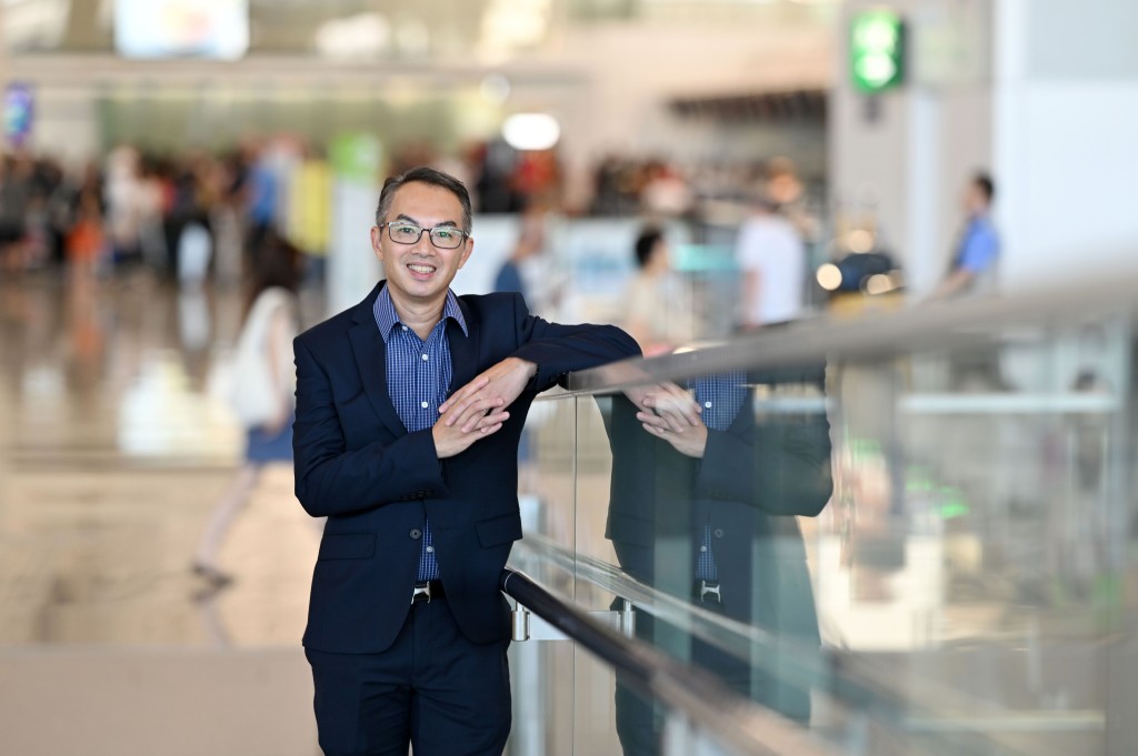 李浩峰謂，開設航線是航空公司的市場考量，政府及機管局的角色是「搭好個台」。