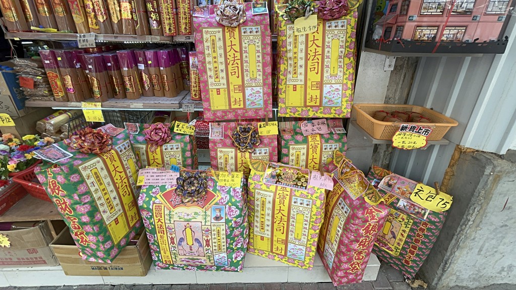 衣包價值數十至百多元不等。楊偉亨攝 衣包價值數十至百多元不等。楊偉亨攝