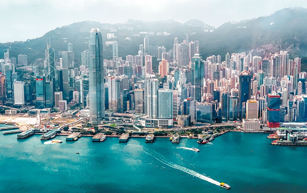 第五波疫情漸過去，本港經濟前景可望見曙光。