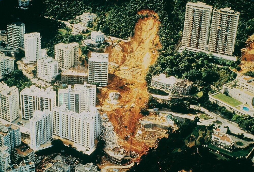 1972年寶珊道山泥傾瀉情況。土木工程拓展署圖片 1972年寶珊道山泥傾瀉情況。土木工程拓展署圖片