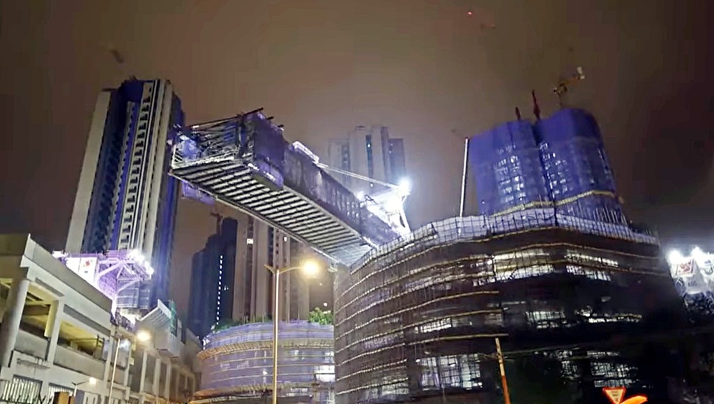 大橋採用嶄新的轉體式橋梁裝嵌施工技術，致施工時間由百多日大減至4日。