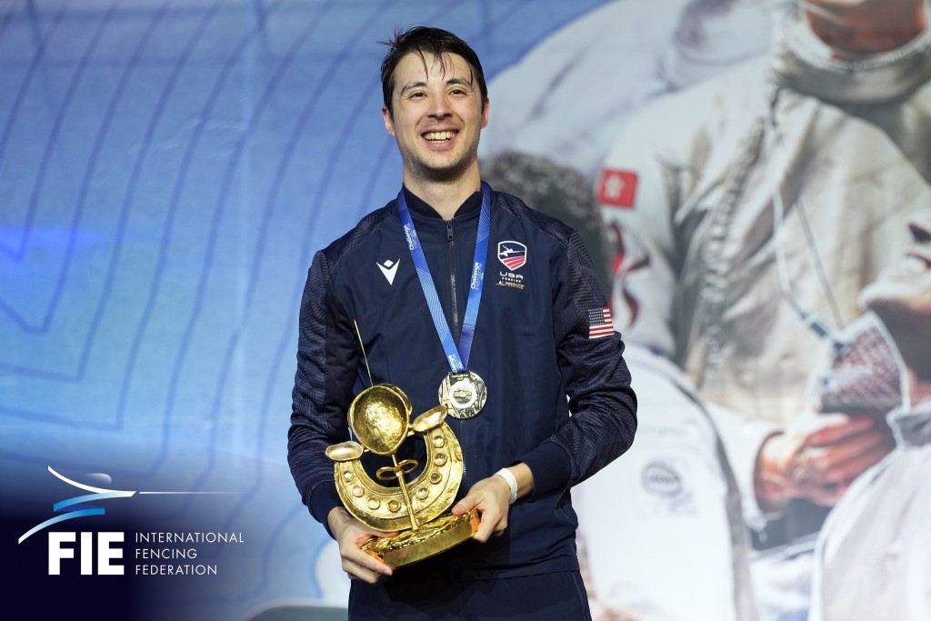 美國好手陳海翔在決賽擊敗蔡俊彥摘金。國際劍聯圖片 美國好手陳海翔在決賽擊敗蔡俊彥摘金。國際劍聯圖片