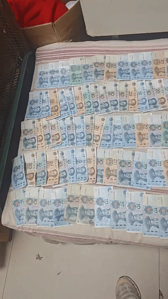 河南廿年老煙槍的起心肝戒煙，3個月省來的煙錢鋪滿床。