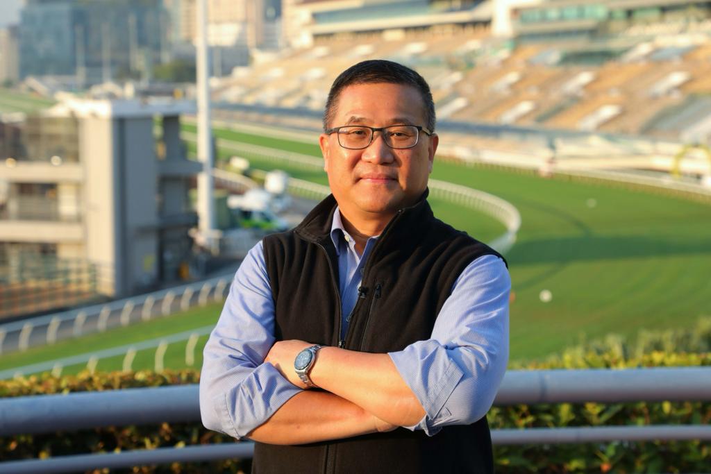 马会国际兽医联络及流行病学高级经理林嘉豪表示，检疫制度涵盖马匹来港前至离开香港的这段时间，确保所有参赛马匹可以在公平、公正及安全的环境下作赛。马会供图
