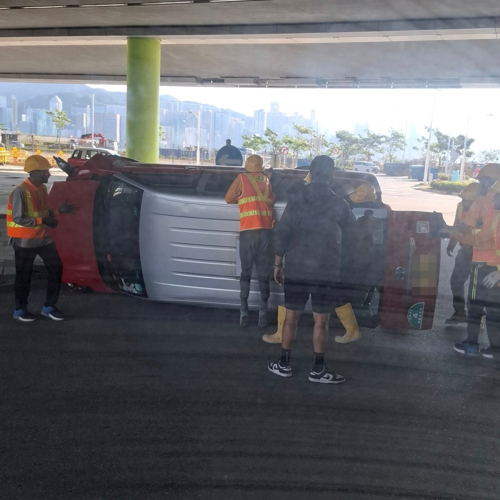 多名熱心地盤工協助救人。FB：Andy Thai@馬路的事討論區