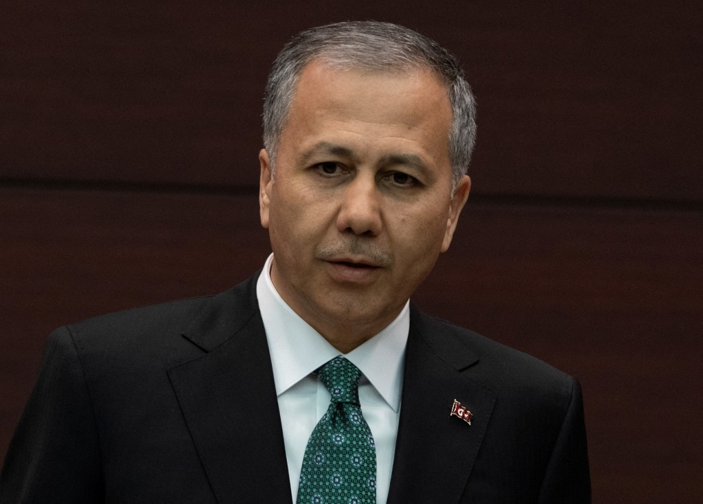 土耳其内政部长叶利卡亚直言示威者的行径「不符合我们的价值观」。（路透社）
