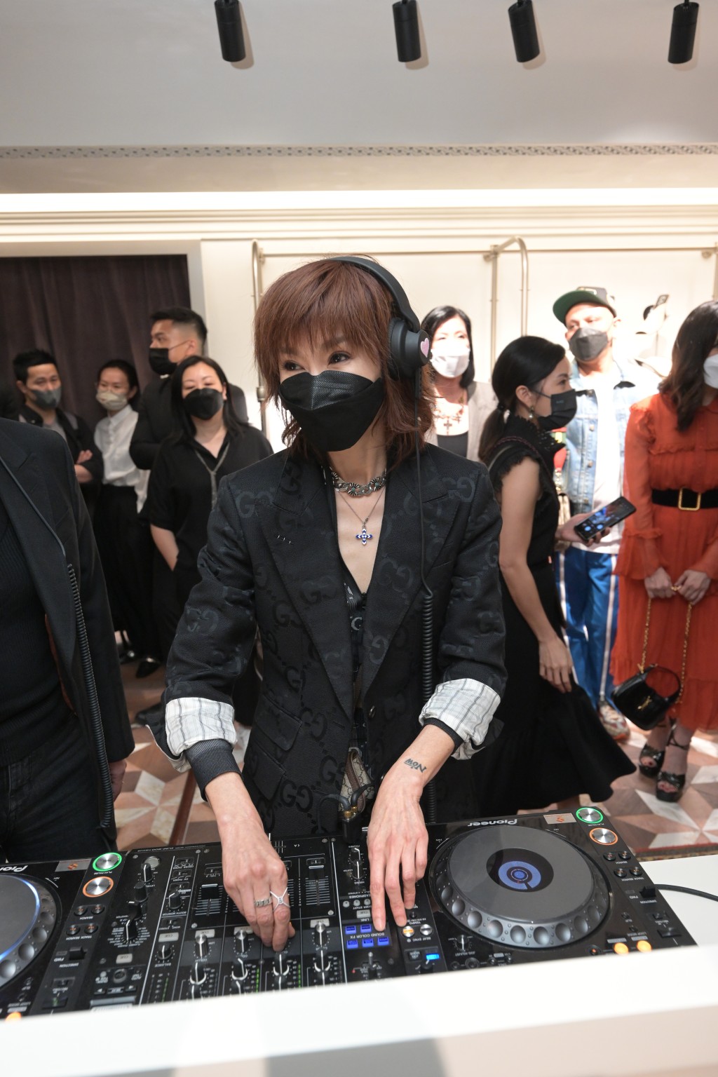 今年6月张曼玉在名店做DJ，瘦削身材亦引起一阵讨论。