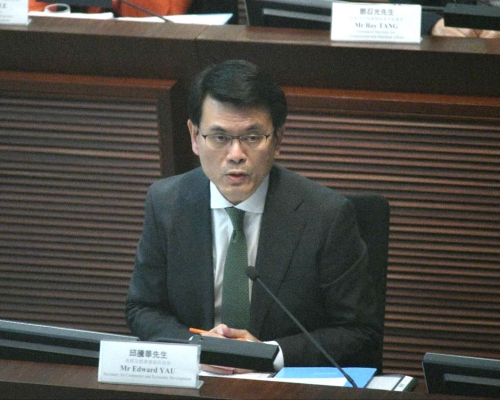 邱騰華譴責暴亂份子針對性攻擊商店和企業。