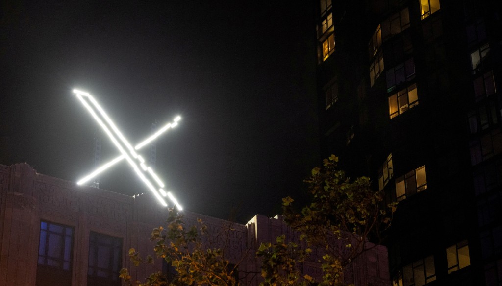 三藩市X總部屋頂的巨型「X」標誌。  路透社