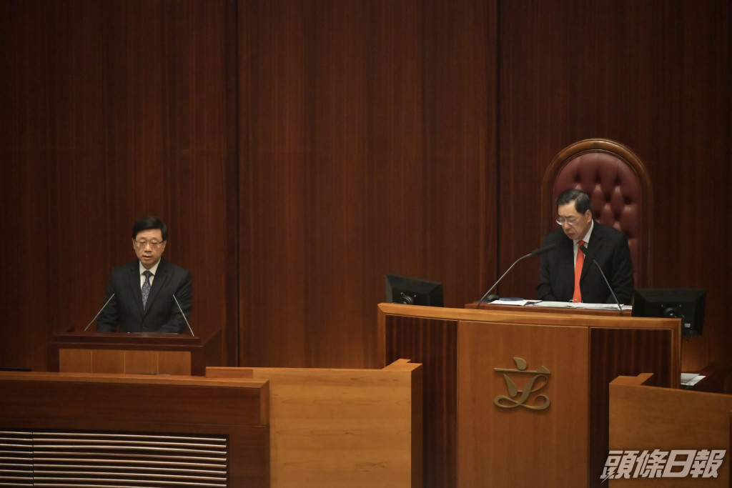 李家超在答問會透露下月初會率領副司長、局長和港商貿易代表團訪中東。資料圖片