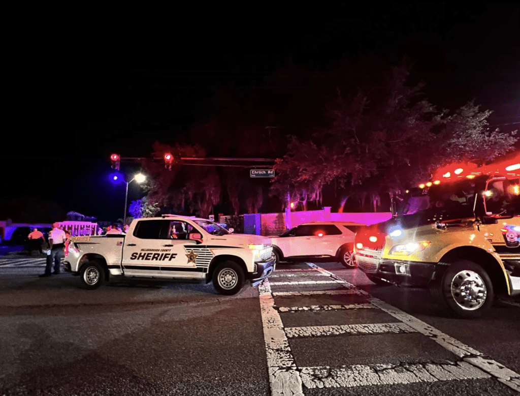 15日晚間11時左右，佛州一名19歲少年槍殺雙親，警員到場與他展開槍戰。警方圖片