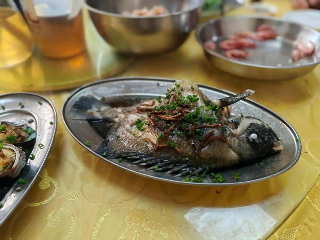 煎焗魚（圖片來源：Facebook@深圳大灣區國內吃喝玩樂開心分享區）