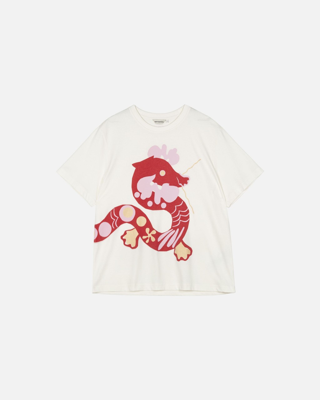 Marimekko新年限定系列中的T恤，飾以紅色Jalo龍紋圖案，以100% 有機棉製造。