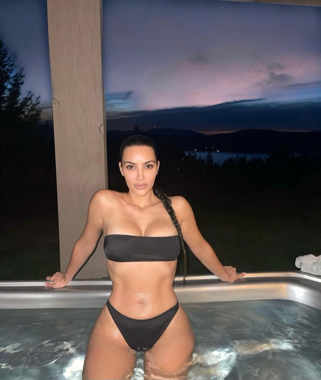 Kim Kardashian梗頸四。