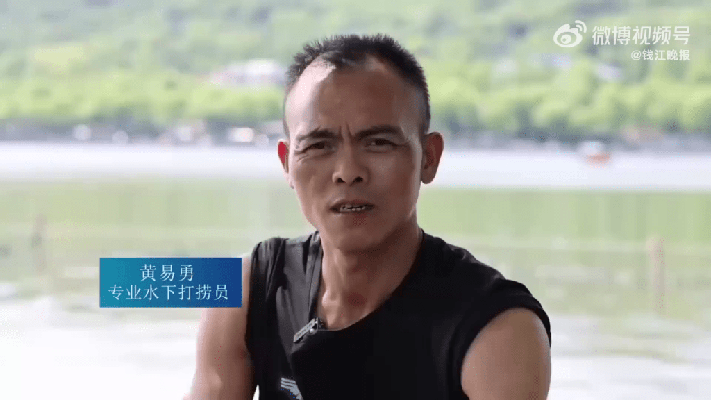 黃易勇，今年40歲，湖南郴州人，做了20年鋼筋工後於去年3月轉行做起潛水打撈。