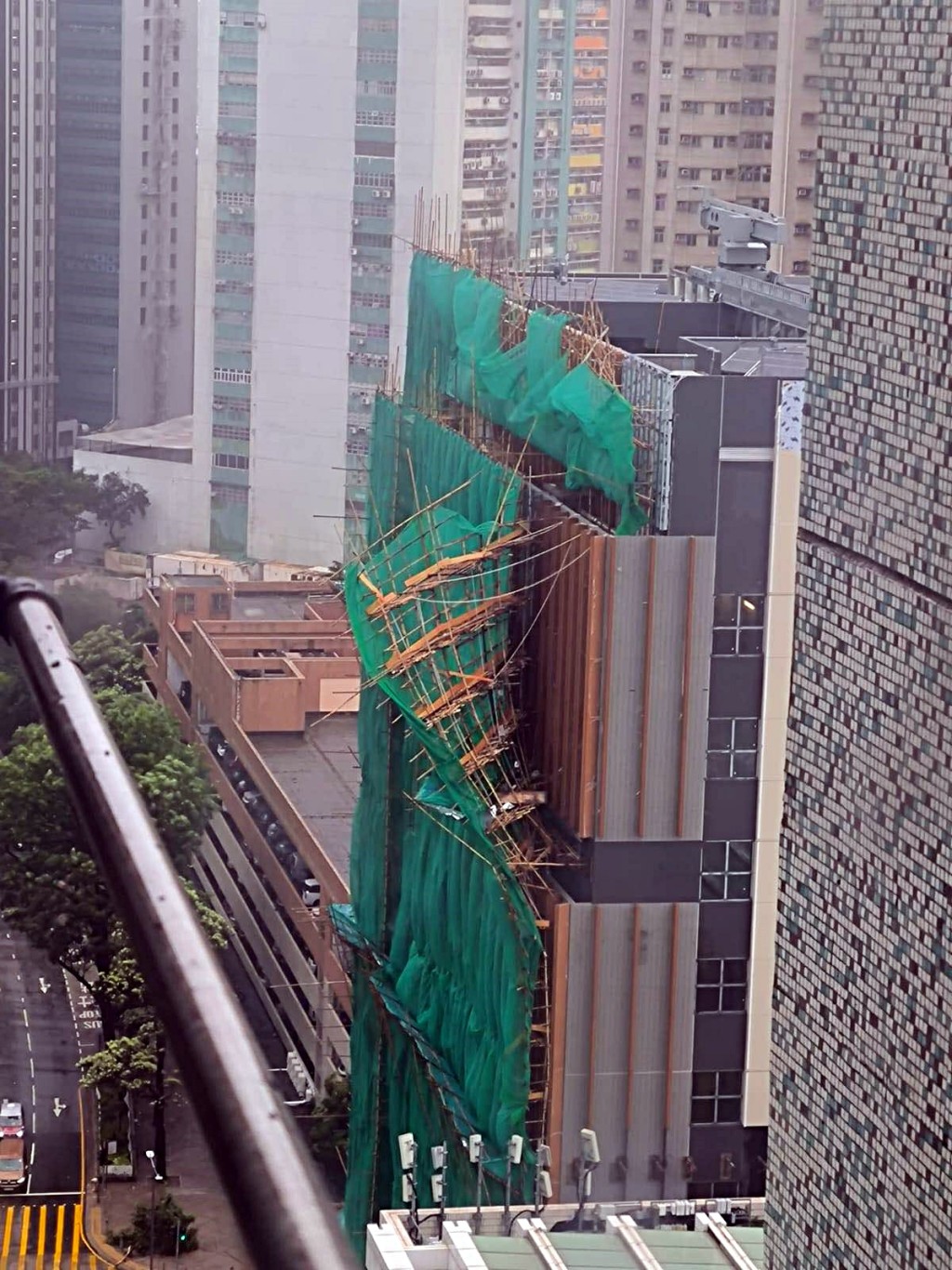 小西灣道冧棚架。網圖 小西灣道冧棚架。網圖