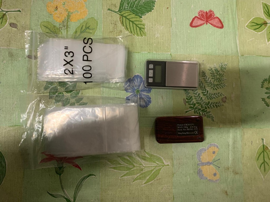 行動中檢獲的證物。警方圖片