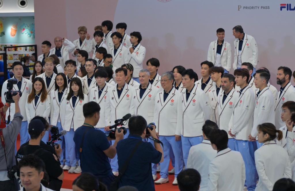 香港劍擊隊夫添出席授旗禮。蘇正謙攝 香港劍擊隊夫添出席授旗禮。蘇正謙攝