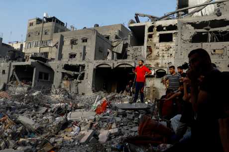 加沙南部汗尤尼斯市不少樓房在以軍空襲中被毀。路透社