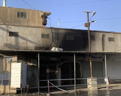 坎大哈清真寺遭自殺式炸彈襲擊，伊斯蘭國承認責任。AP圖