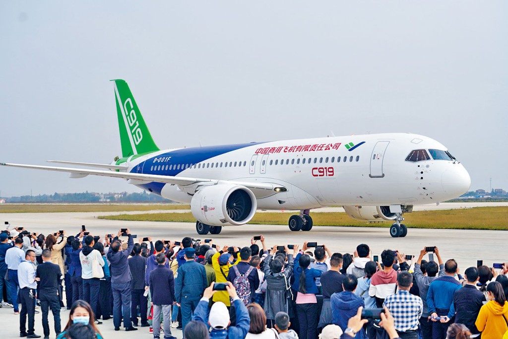 ■国产大飞机C919昨天亮相江西南昌飞行大会，并进行飞行表演。