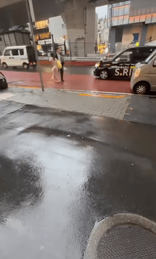 日本东京涩谷街头一段长约38秒的影片近日在社交平台疯传。FB@interviewing japan(下同) 