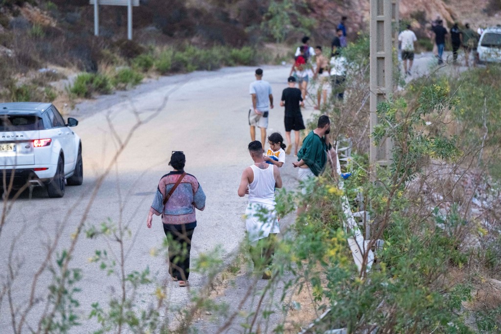 近日不断有非法移民涌入休达。美联社 近日不断有非法移民涌入休达。美联社